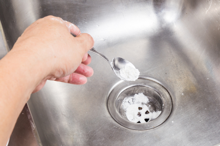 https://www.1stchoiceplumbingsd.com/wp-content/uploads/2019/08/Why-You-Should-Never-Unclog-a-Drain-With-Baking-Soda-and-Vinegar.jpg